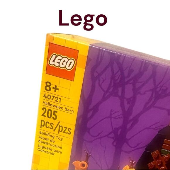 LEGO 40721 Spooky Barn Set with Skeleton and Bat - Picture 3 of 7